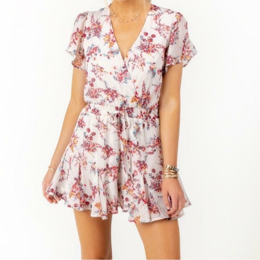 Francesca Trixxi V neck flutter short sleeve floral romper elastic waist size S